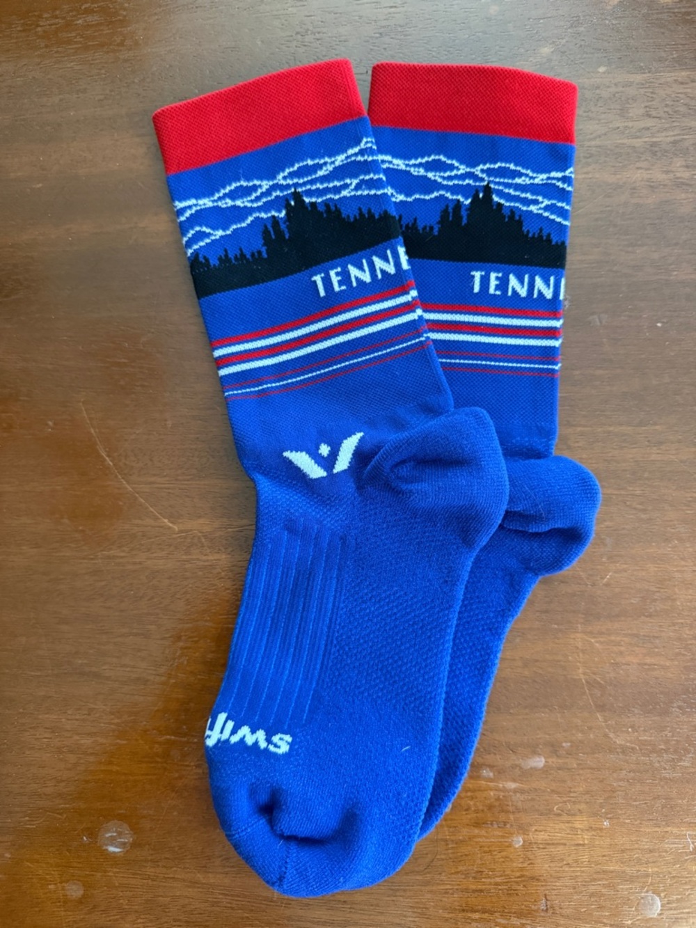 Swiftwick Tennessee Special Edition NWOT Unisex Size Medium Mid Crew Socks